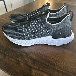 Men’s brand new Nike phantom flying slip on tennis shoes. Size 9.5.